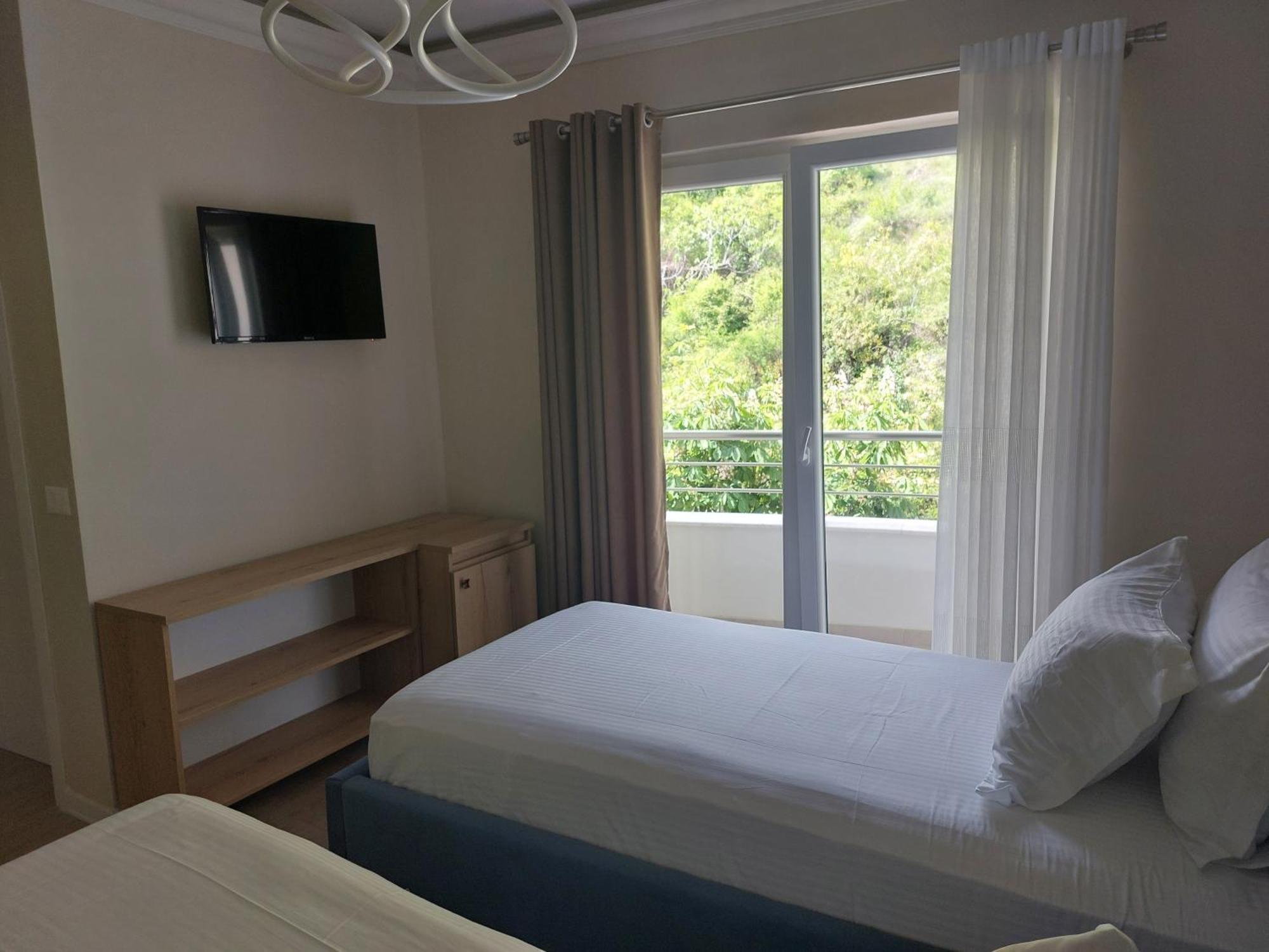 Hotel Demoli Pogradec Exterior photo